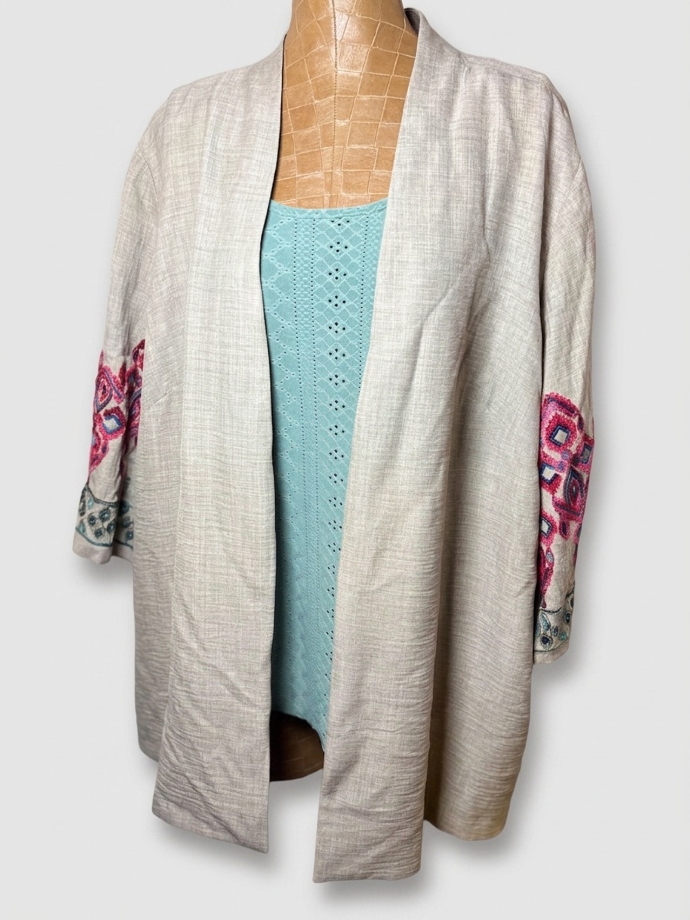 Olivia & Martin Beige Embroidered Open-Front Cardigan Excellent Condition